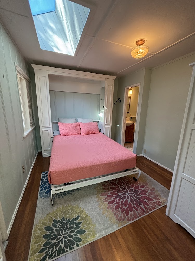 Front bedroom with en-suite bathroom