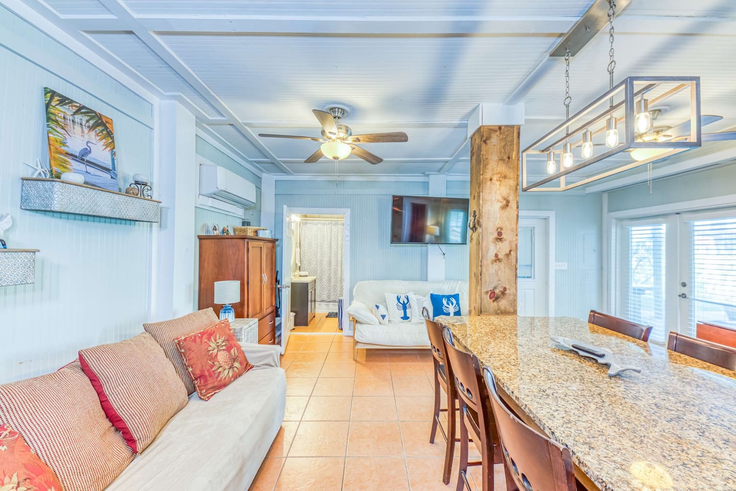 Living Room: Bright space with a stylish island vibe, perfect for relaxing and entertaining!