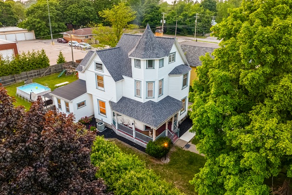 Cozy coastal escape, just steps from South Haven’s shoreline & shops