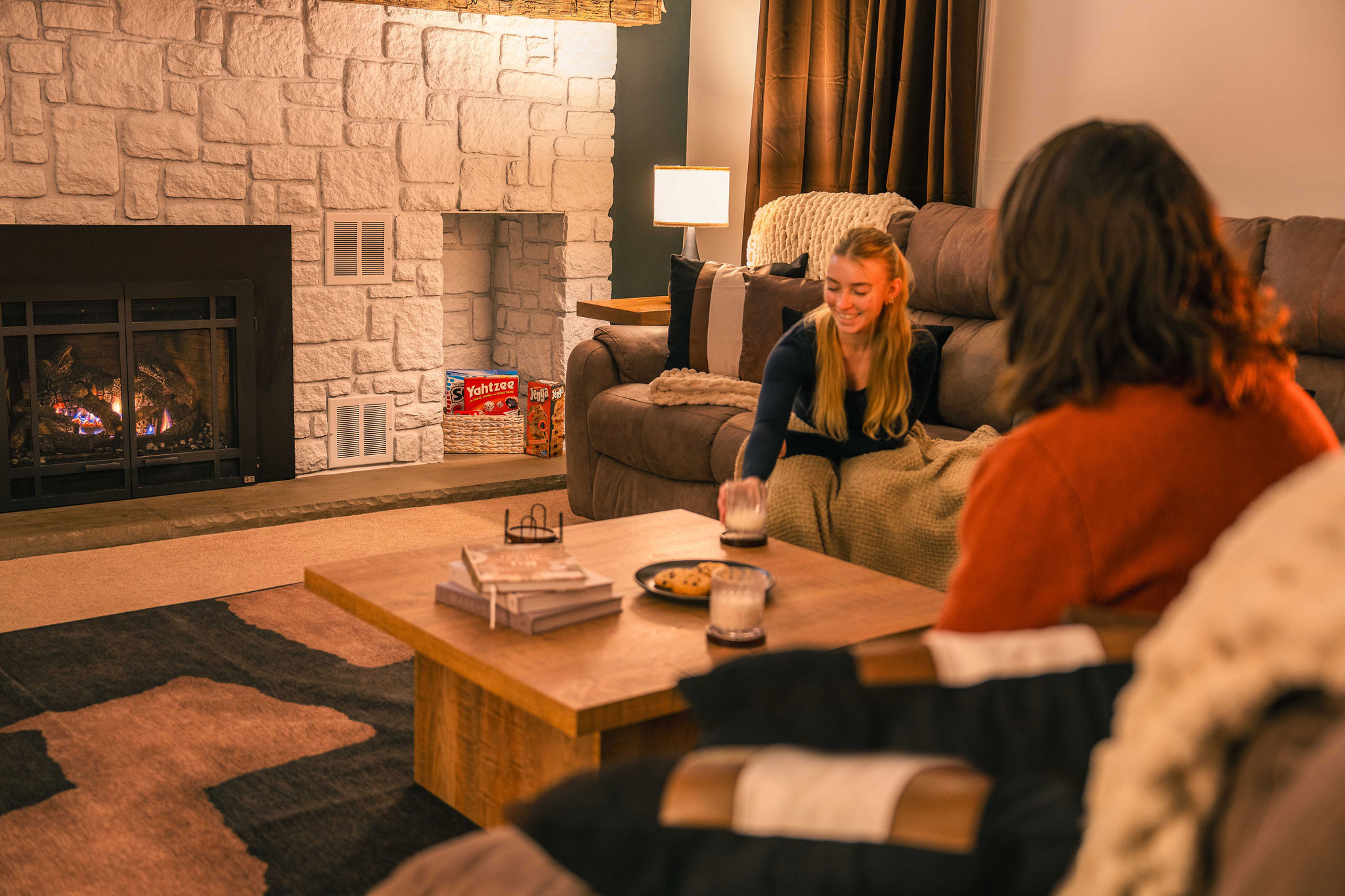 Cozy Evenings by the Fireplace in a Spacious Mountain Home Perfect for families and groups looking for comfort, warmth, and relaxation.