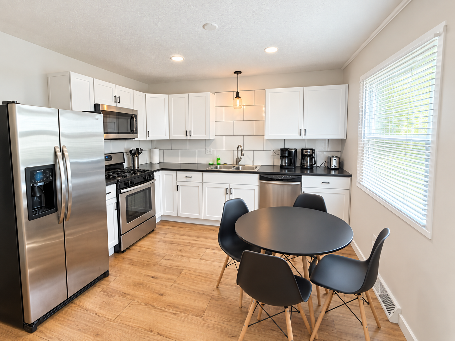 Full kitchen