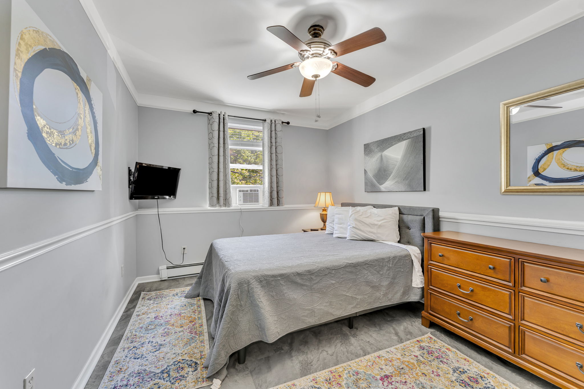 Creamery Apt 6 queen bedroom 2