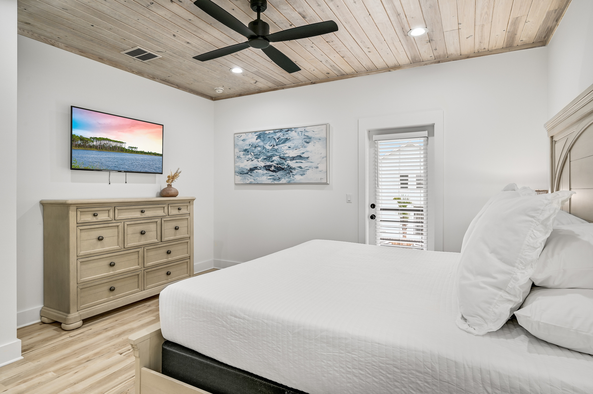 King Suite # 5 (second floor)
