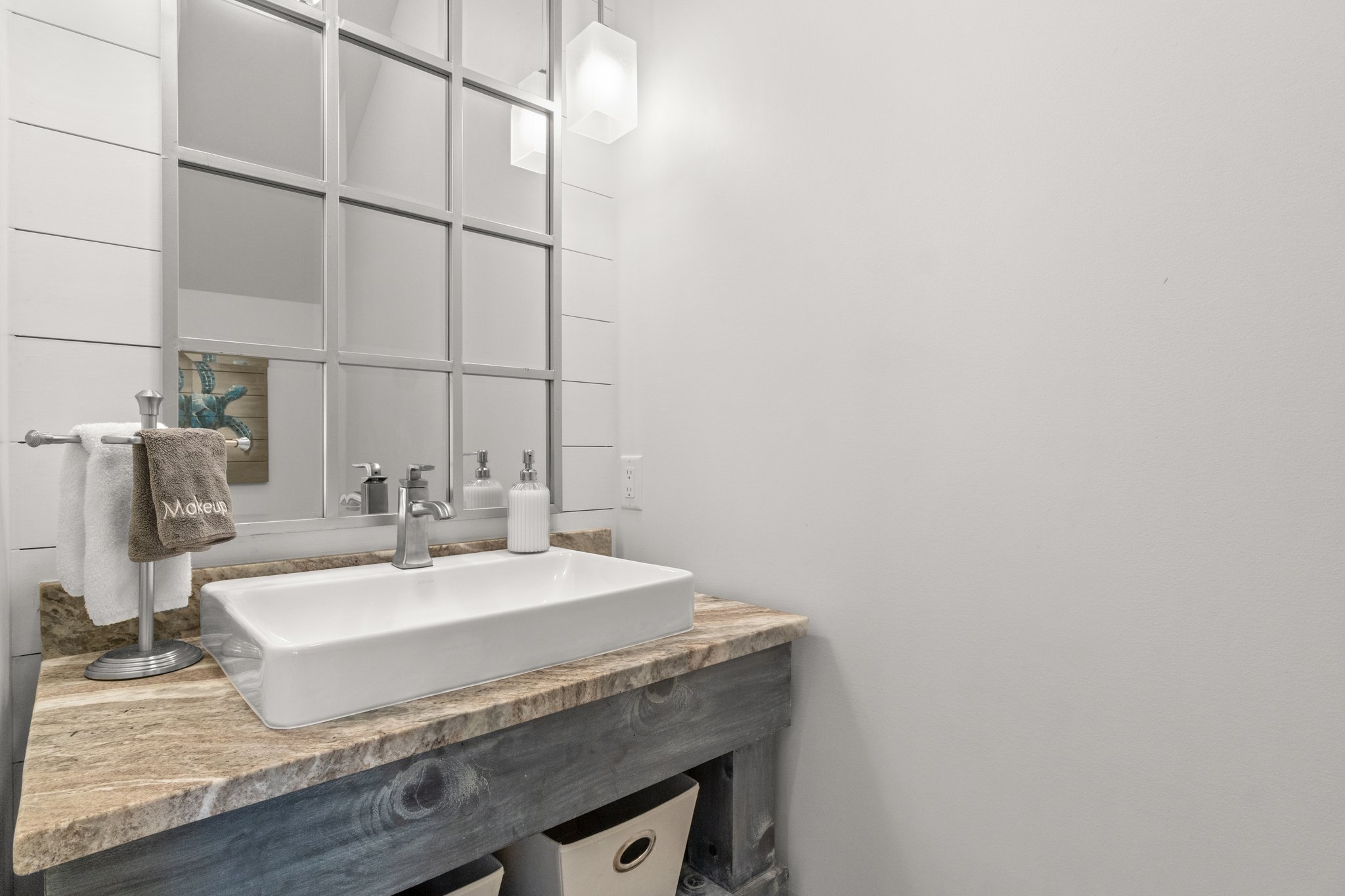 Guesthouse 1/2 bath