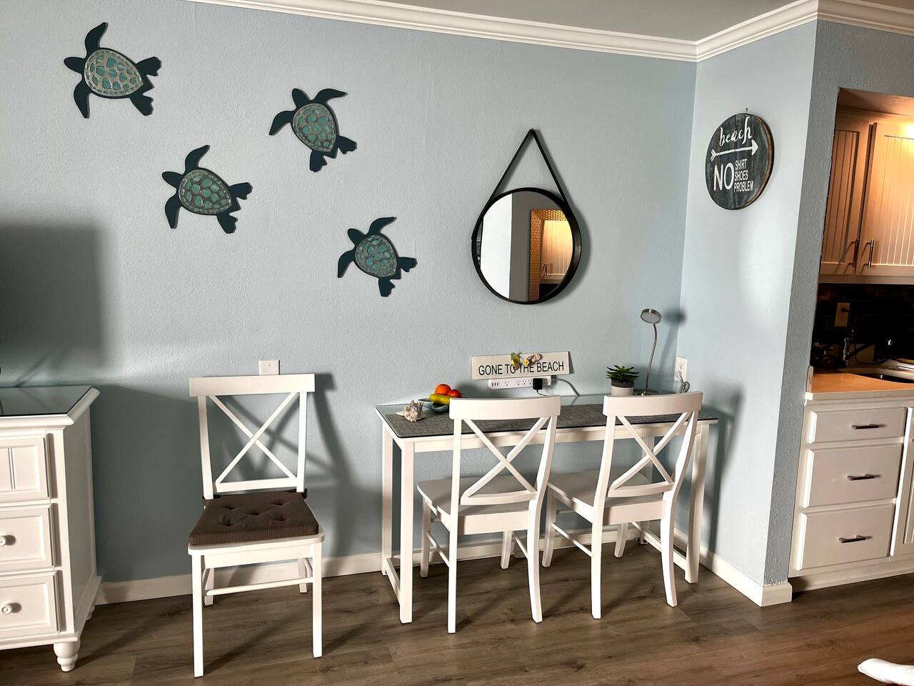 Unit has a fully functional worktable for when you just have to do a little work during your vacation. Can also be used as an eating area (being next to the kitchen).