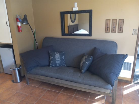 Futon: Couch.