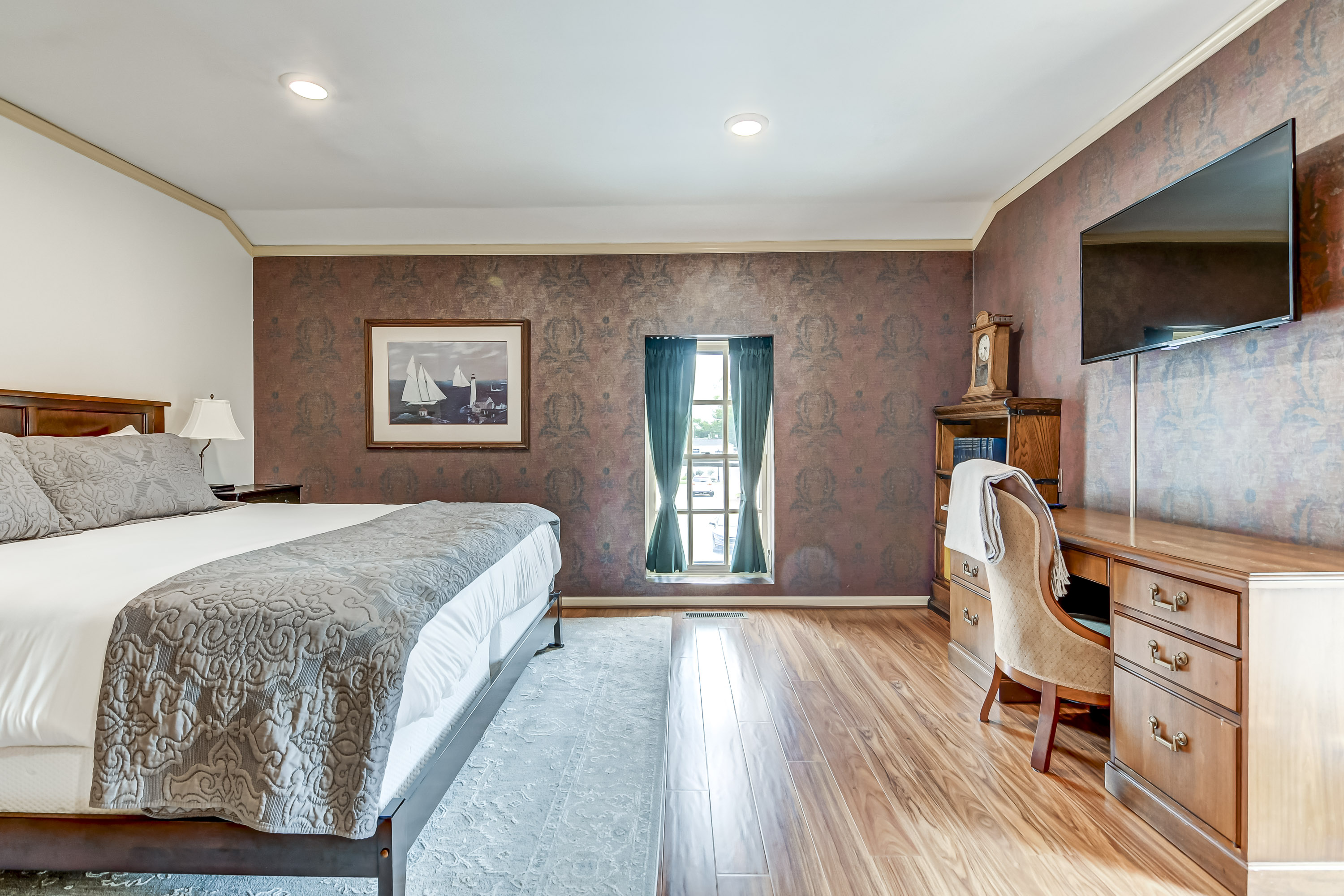 The Bressmer Carriage House - Bedroom 2