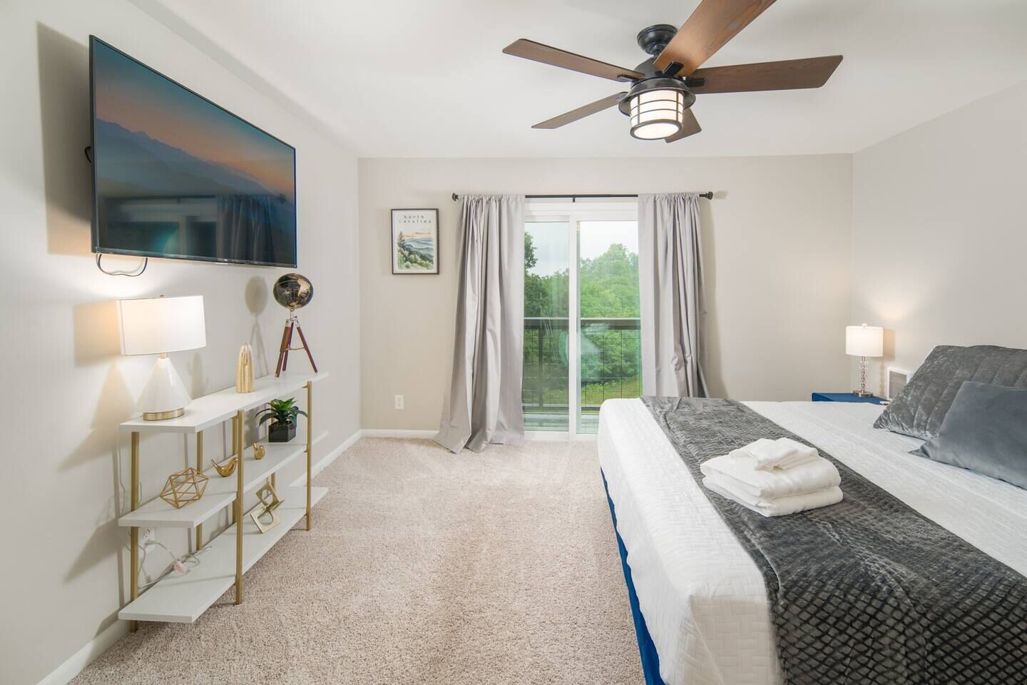 Bed linens and bath towels provided!