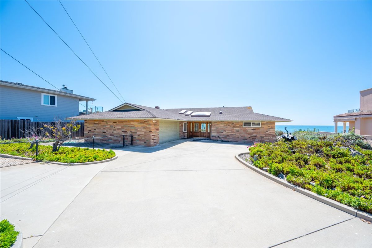 Welcome to (053) Elsa's Oceanfront Retreat