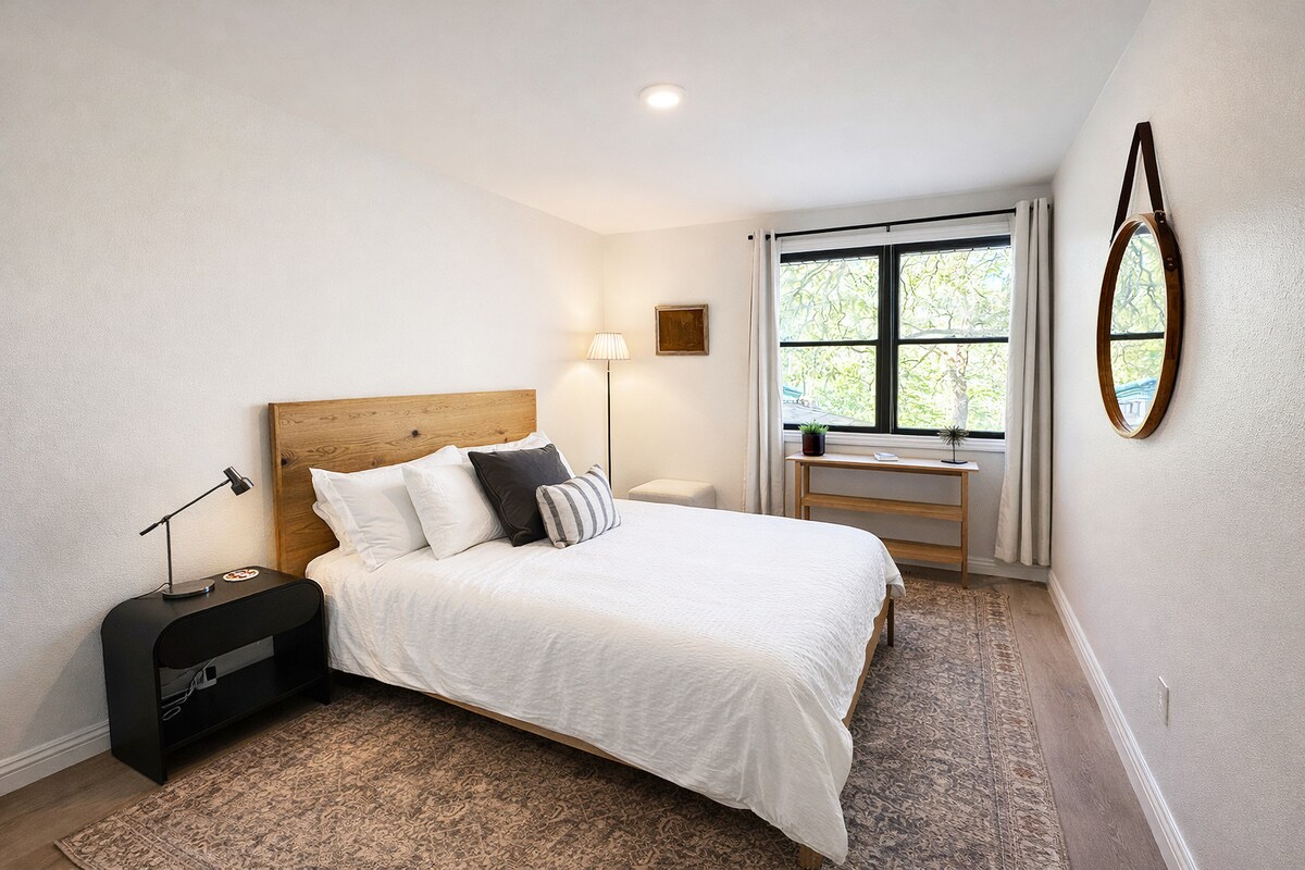 A crisp, comfortable bedroom offering restful accommodations for guests.