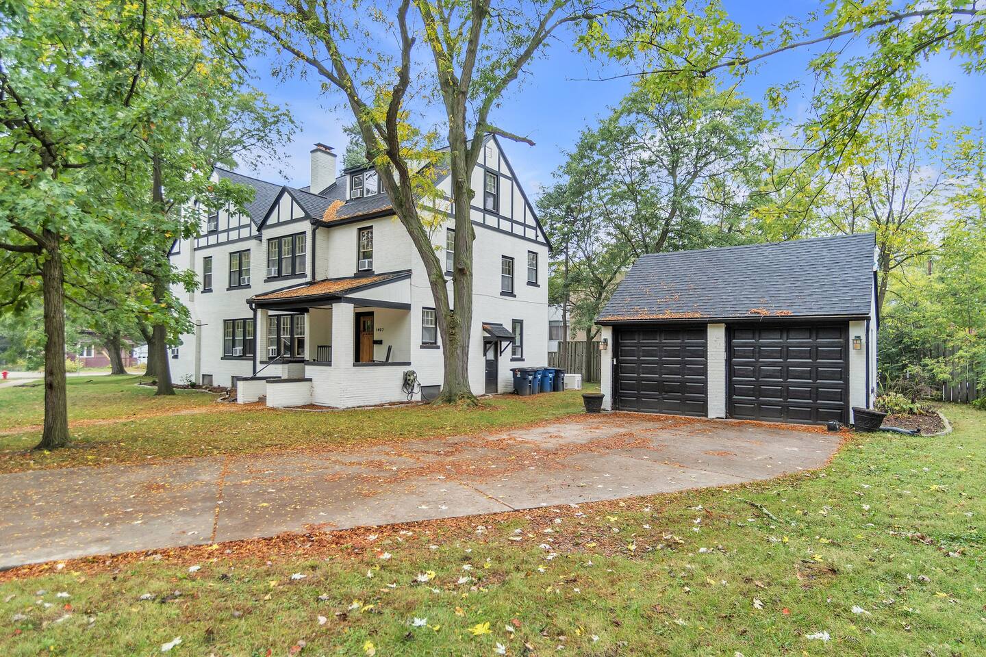 Garage, Driveway, and plenty of street parking available for free!