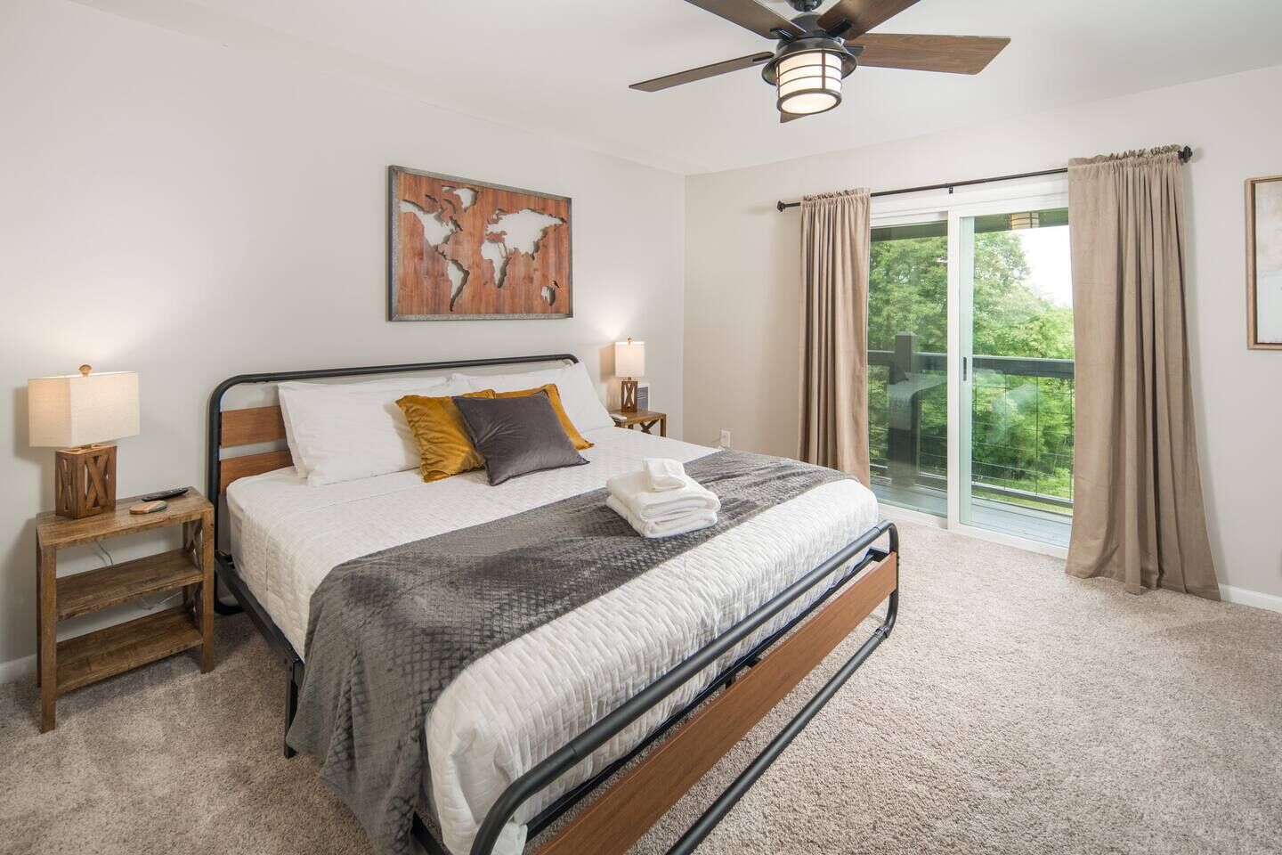 Unit 3: Bedroom #1 (King) Includes Roku TV (Hulu+, ESPN+, & Disney+)