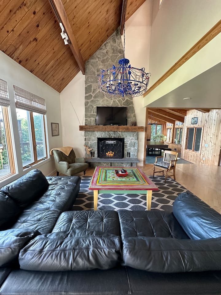 (Fireplace inoperable)