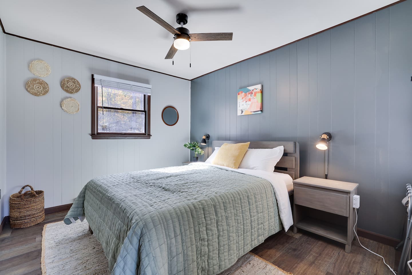 [Bedroom #2] Queen bed