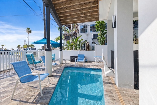 Cocktail Pool/Hot Tub - Heats up to 103