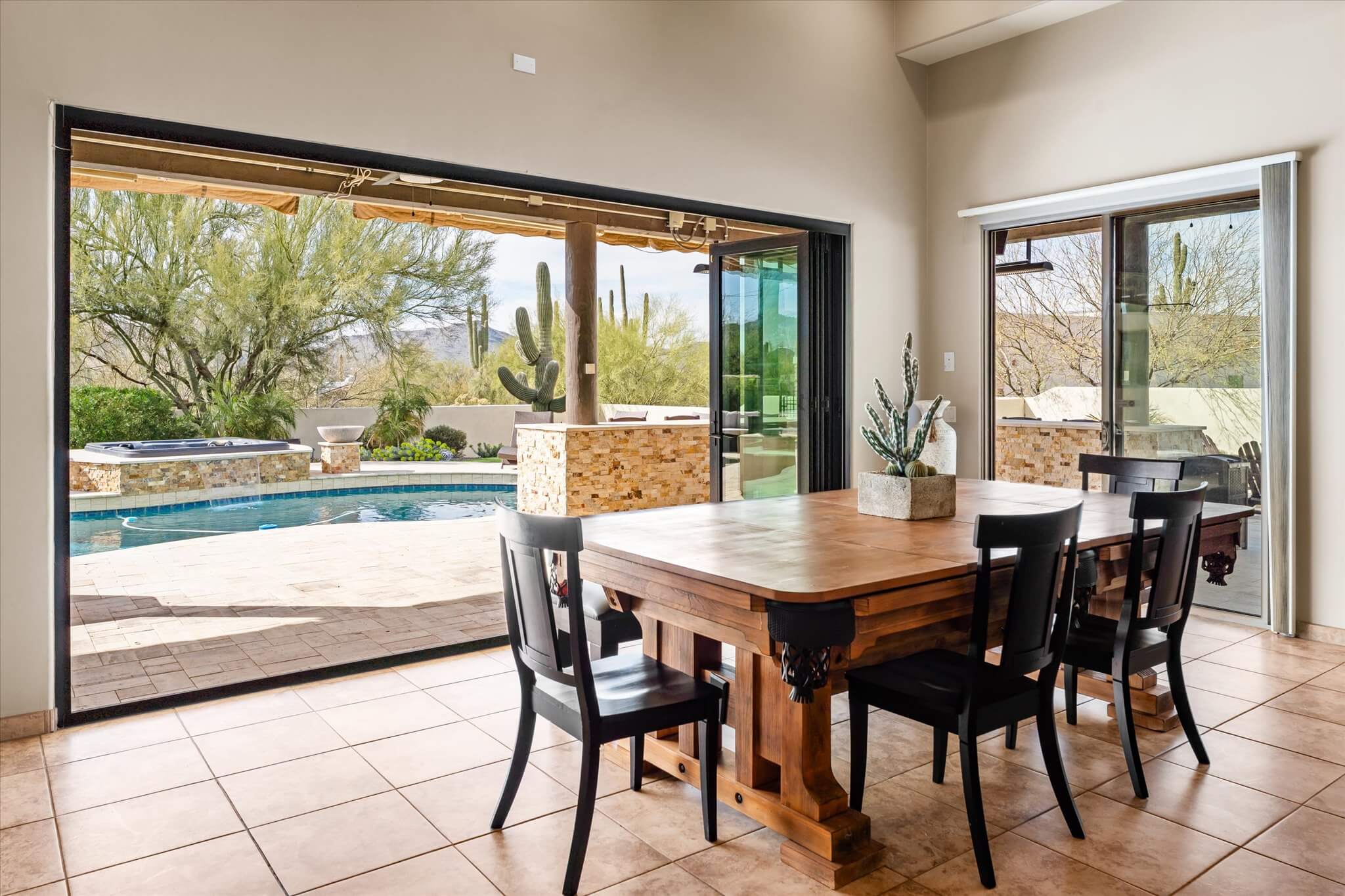 Dining w Indoor Outdoor Flow