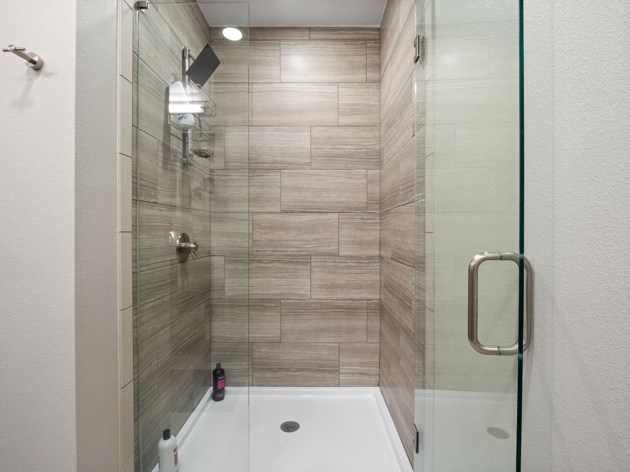 Large bathroom with Walk-in Shower. Towels, Shampoo, Conditioner, Body Soap, Dryer