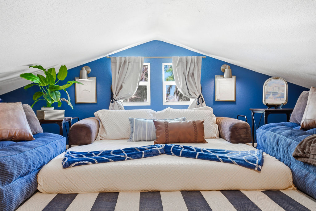 Tucked into the cozy loft, this inviting pullout bed is the perfect place to recharge or use as an extra space to sleep. 