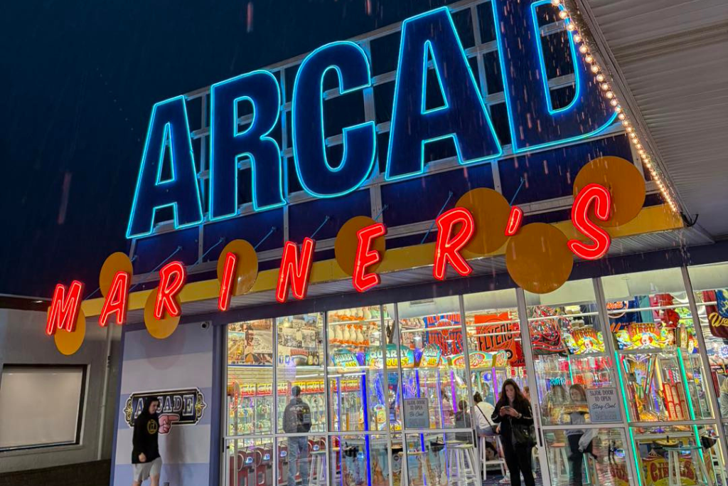 Classic arcade on the boardwalk with bright lights and a wide selection of games. A fun stop for all ages, offering casual entertainment and an energetic atmosphere during evenings and rainy days by the shore.