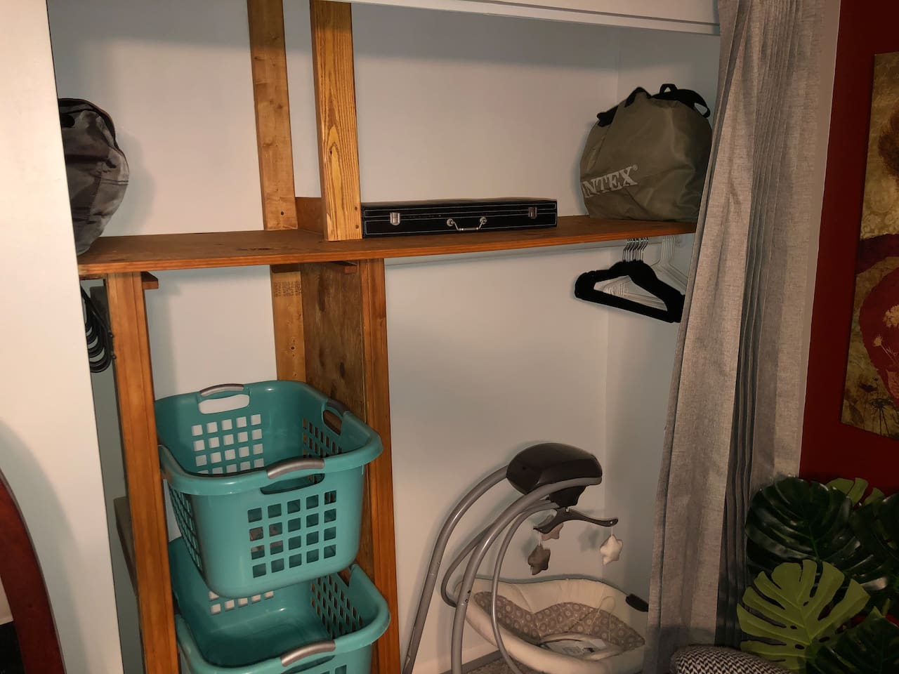 Adjoining closet has available baby swing, more laundry baskets, air mattresses and a poker chip set for your poker tournaments!