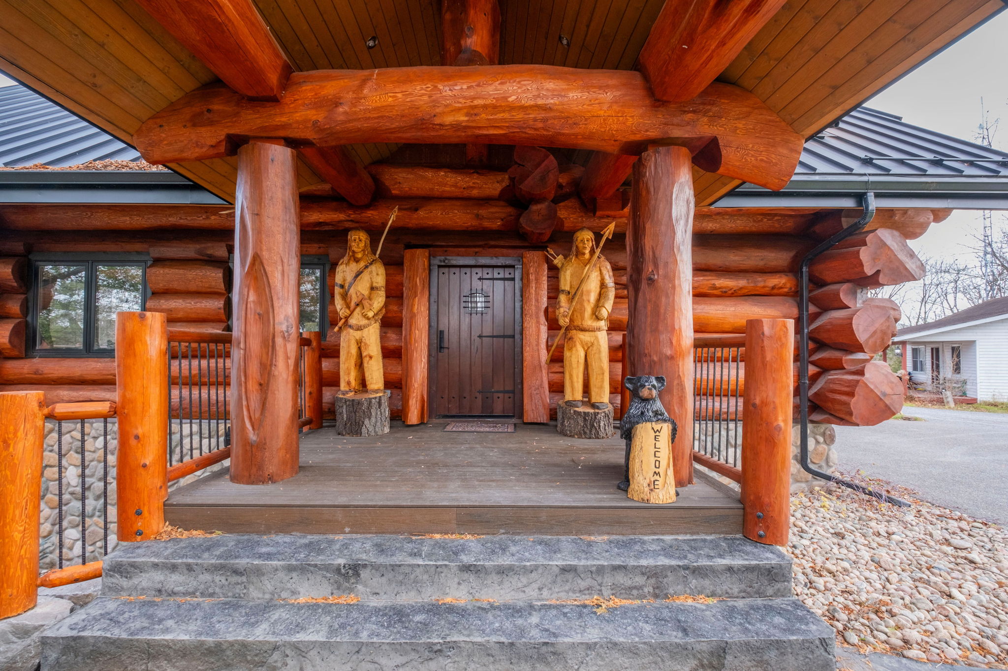 Beautifully carved figures greet you at the front porch of Bear Lodge, setting the tone for an unforgettable stay.