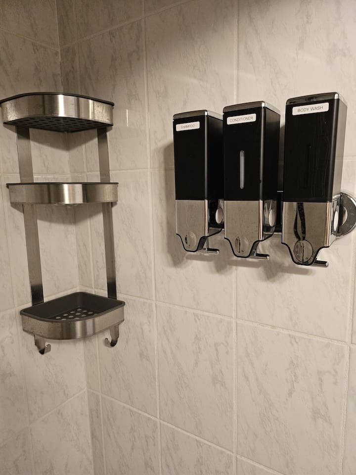 Shampoo, conditioner, and shower gel provided