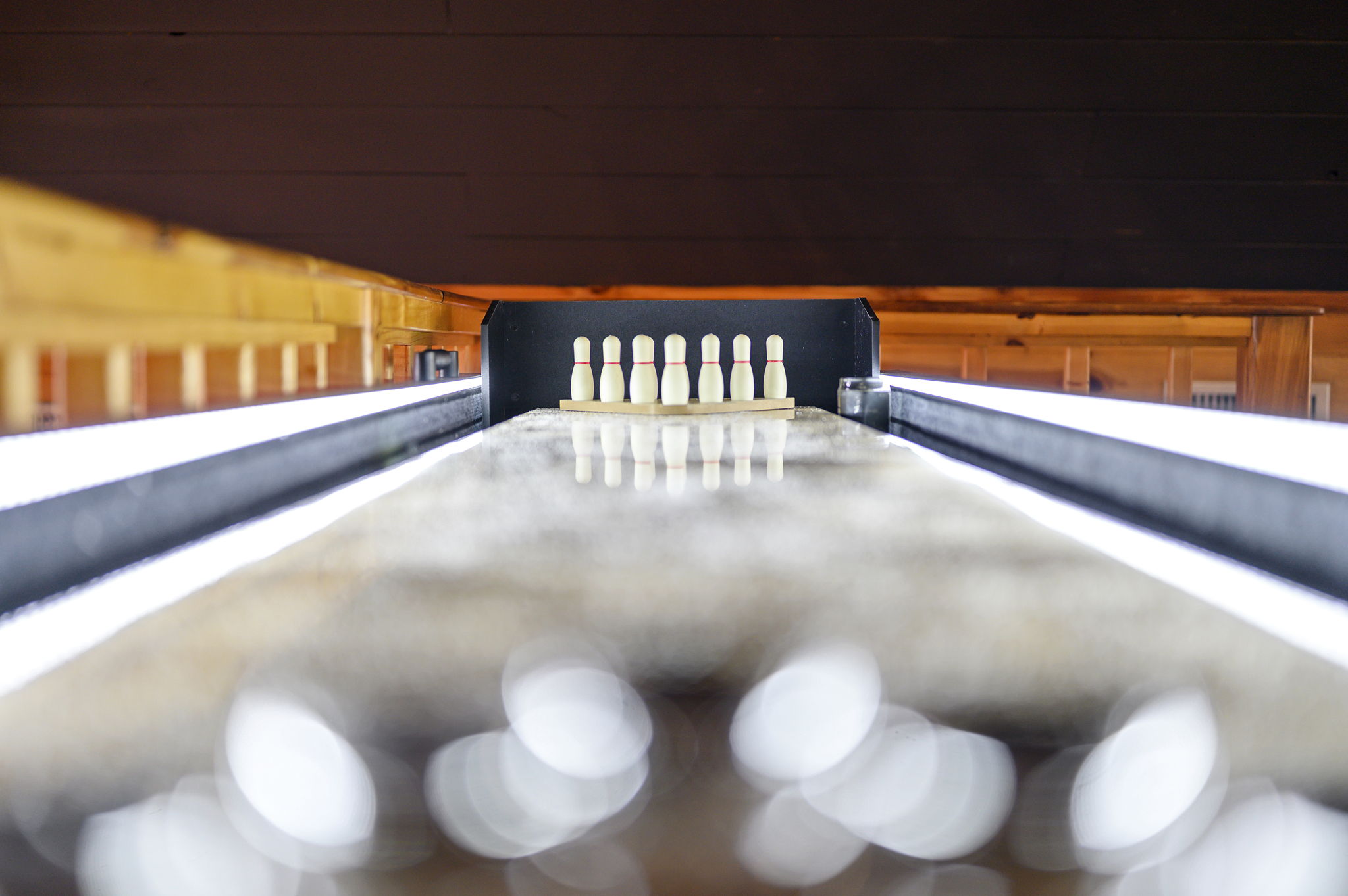 A fully equipped game room designed for friendly competition and unforgettable group moments. 🎳