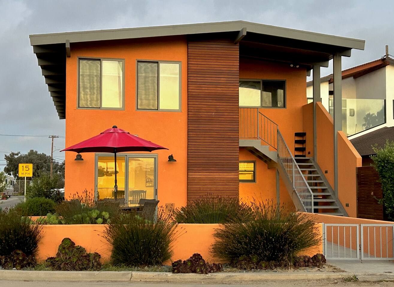 Harbor Sunsets And Outdoor Dining - Inviting Coastal Haven - Oxnard, CA