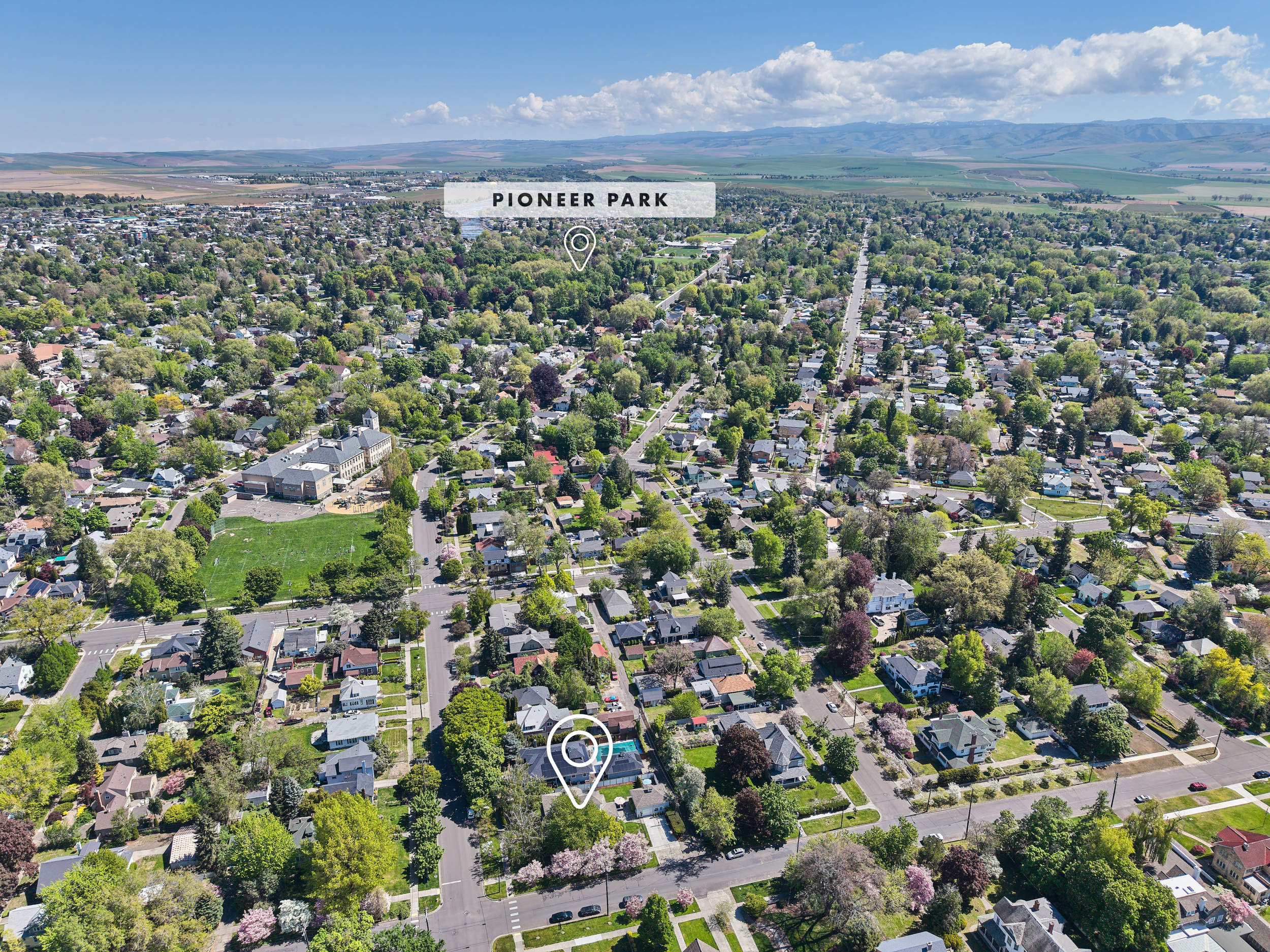 15-minute walk (0.7 miles) to Pioneer Park – perfect for morning or evening strolls