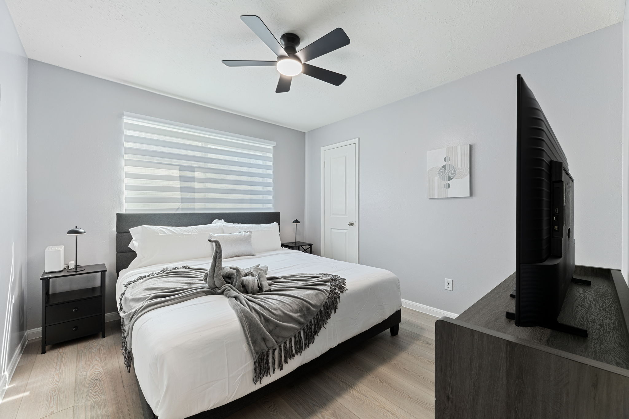 Sleep soundly and enjoy your favorite shows on the 55” TV – comfort for everyone.