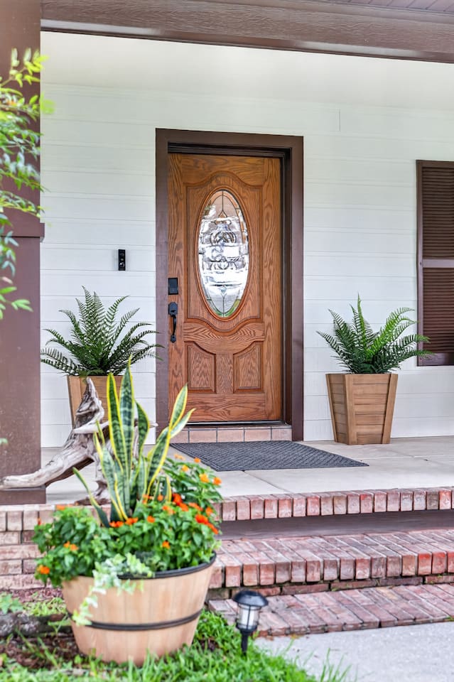 Main entrance through the front door.