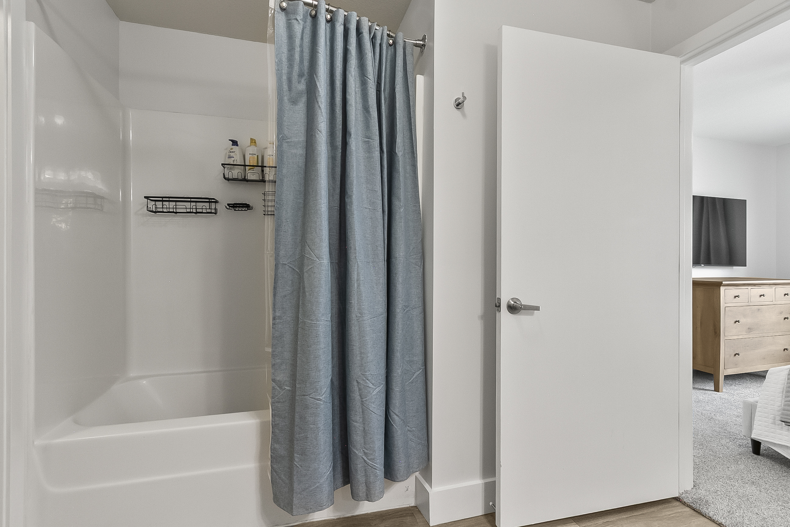 Master King Bathroom