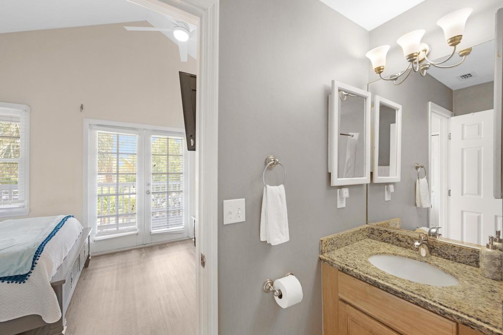 En Suite Guestroom Bath, Upstairs