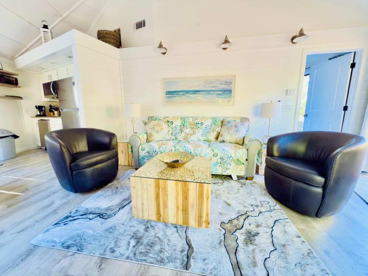 Living room with swivel chairs