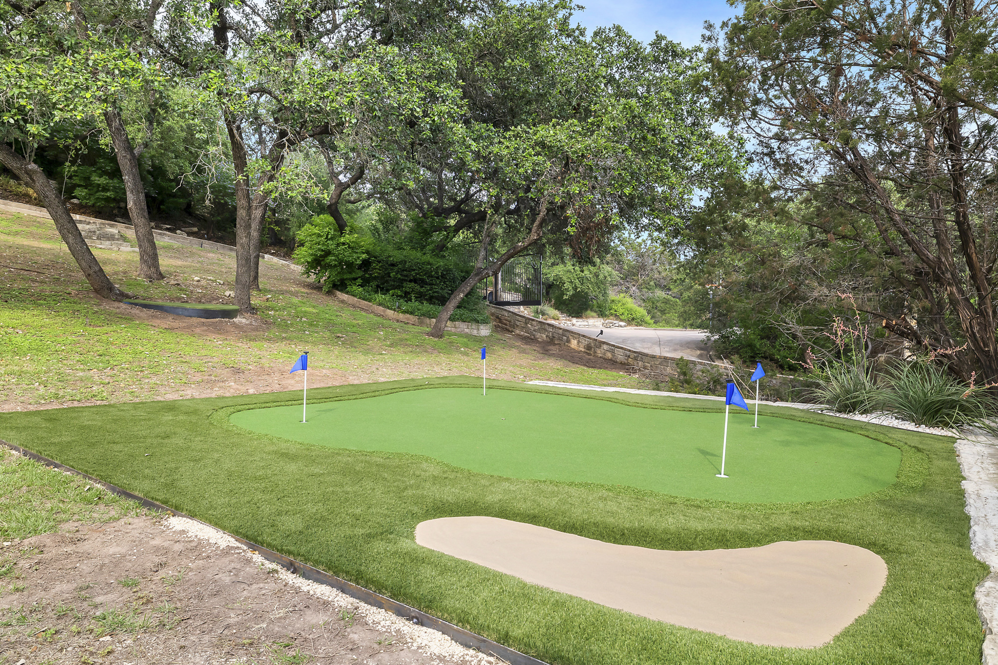 Private putting green