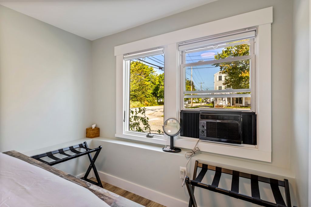Air-conditioned rooms to keep you comfortable all day.