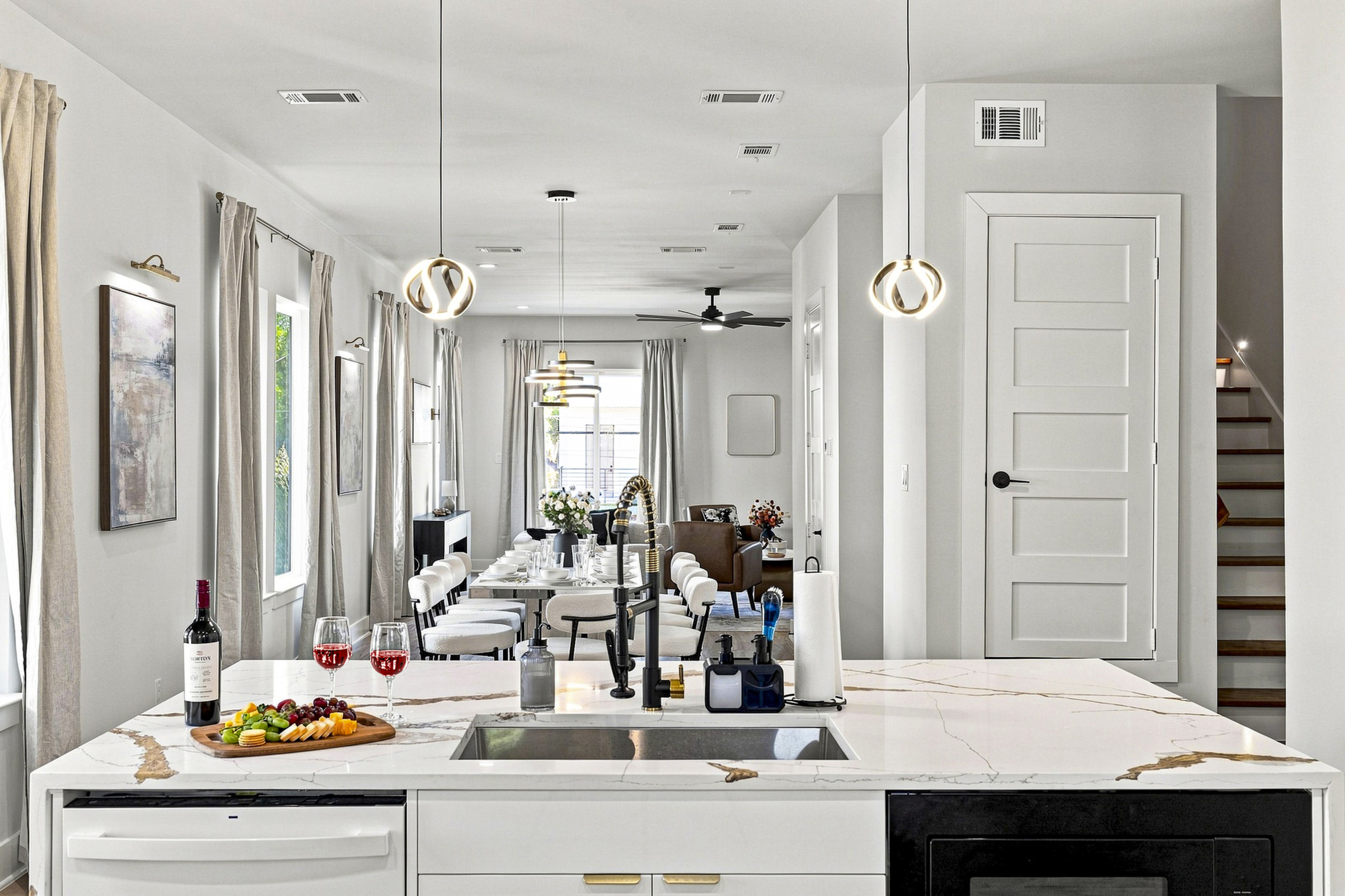 Elegant space with modern decor and natural light, perfect for memorable meals!