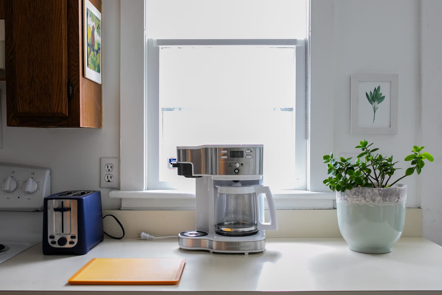 A bright coffee station by the window — an easy, feel-good start to slow mornings, with fresh beans, an auto-drip maker, and a French press tucked away for unhurried rituals.