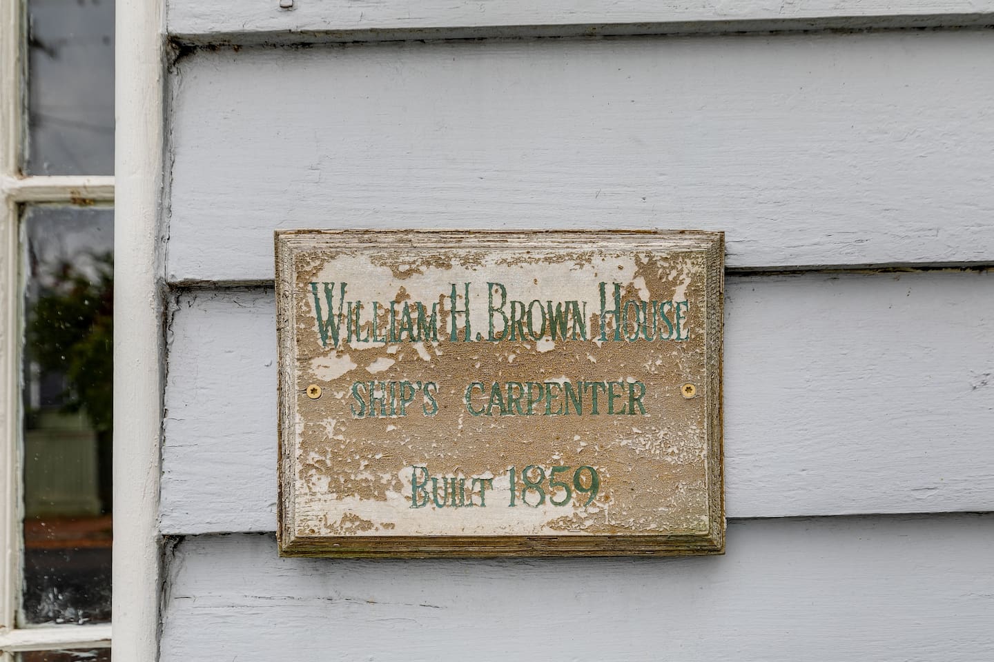 Historical Charm: Immerse yourself in 1859 with original architecture and vintage allure!