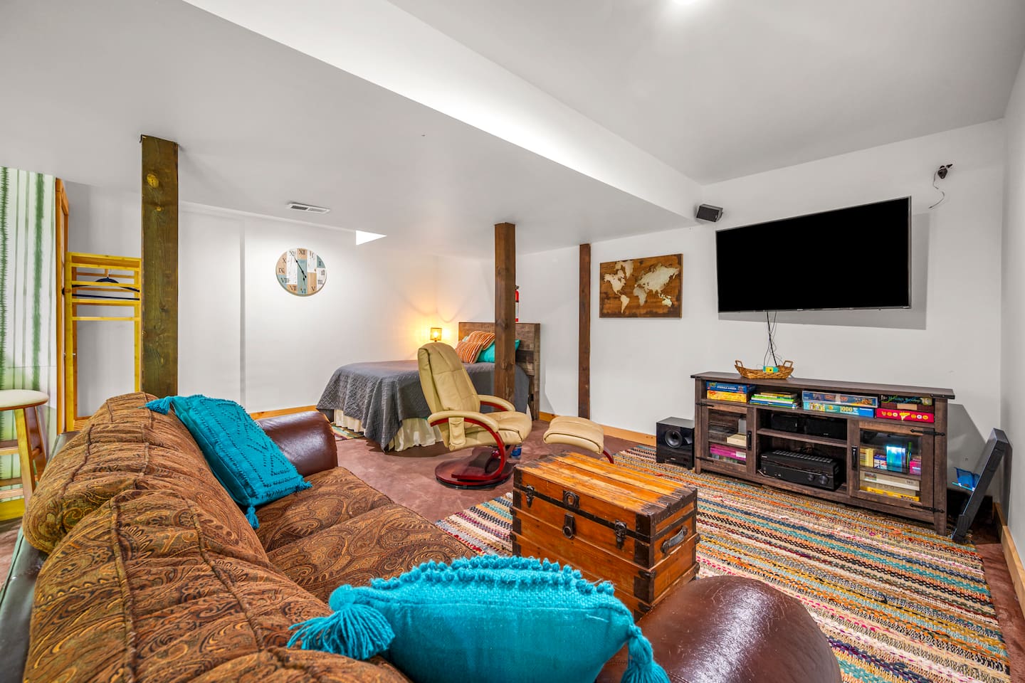 Lower level of the cabin - entertainment area