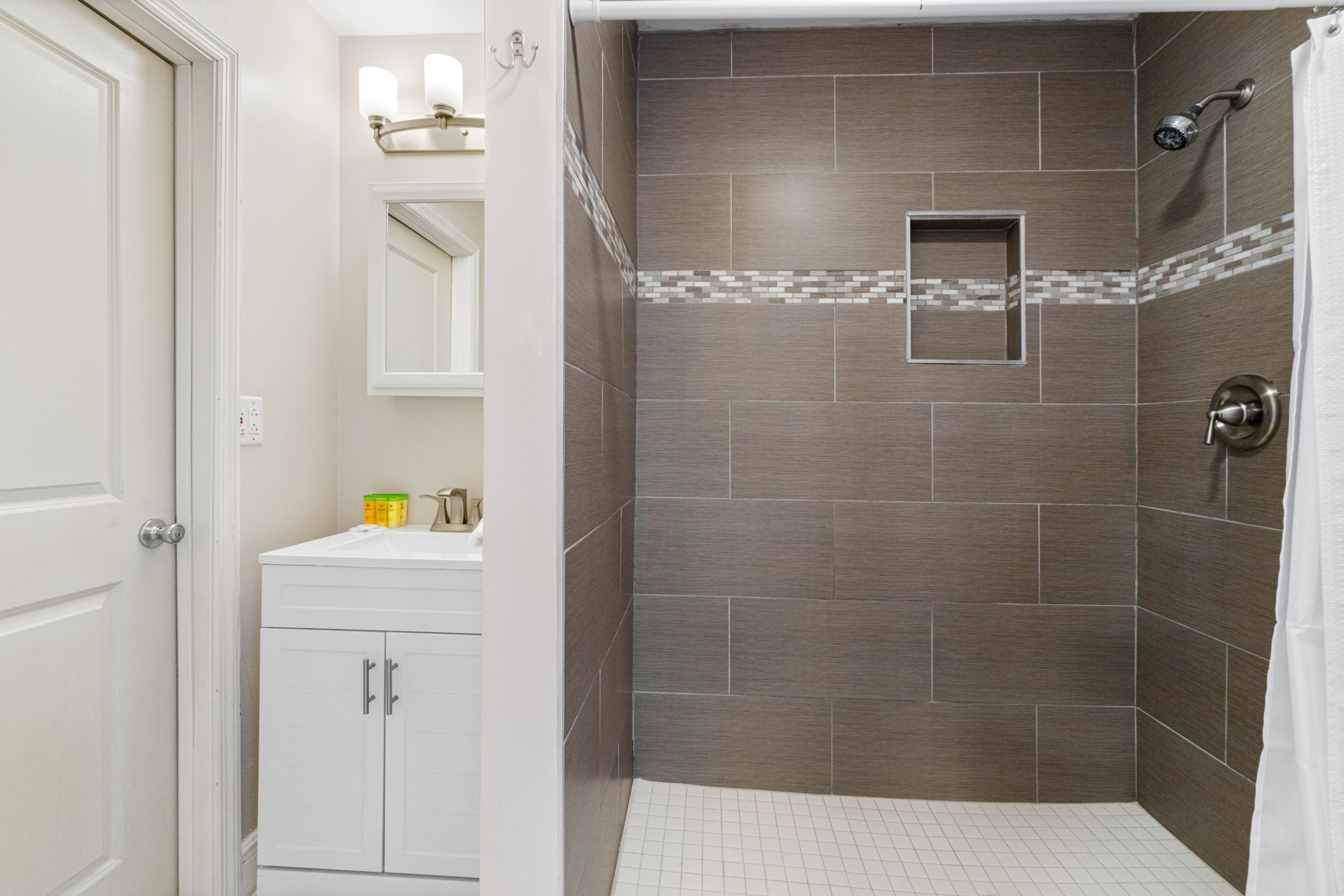 The roomy floor plan offers easy accessibility and comfort, whether you're traveling solo or with family.