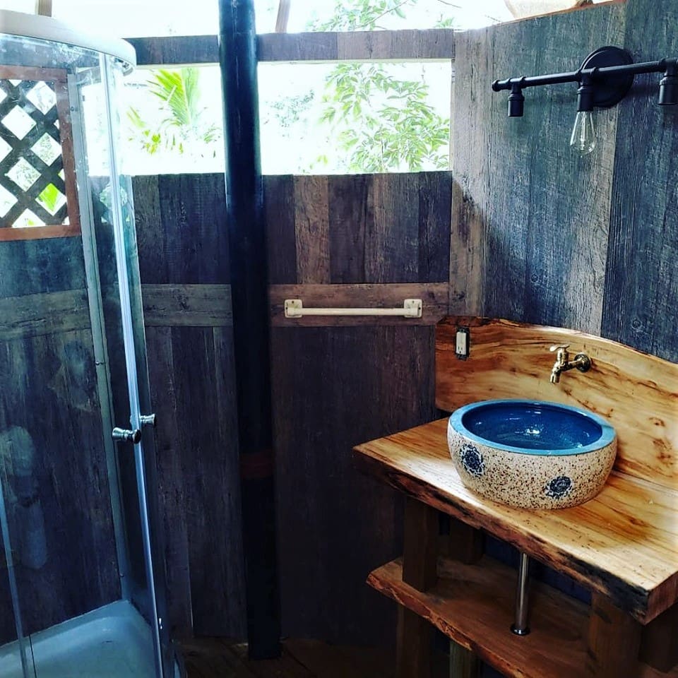 Bathroom with shower and Hot running water