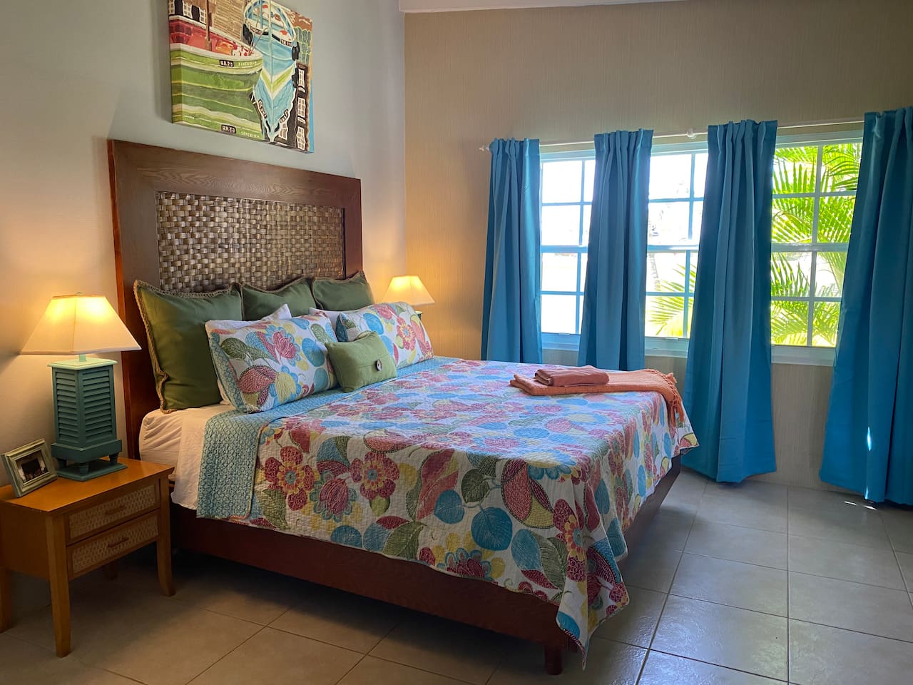 1st Floor bedroom with King size bed