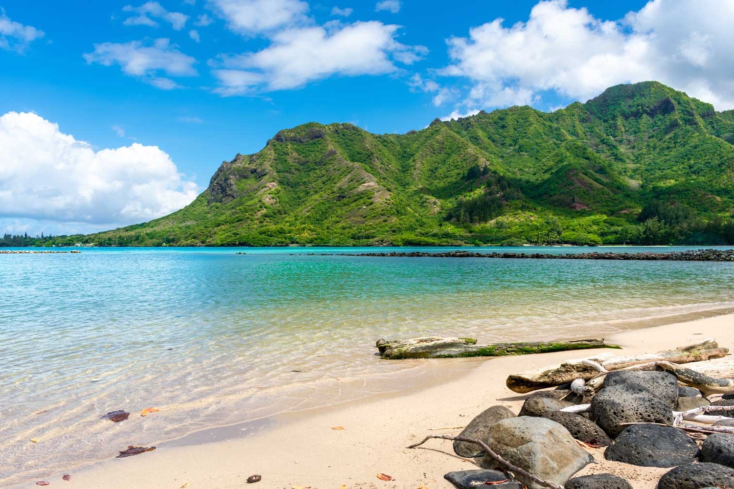 located within a few minutes drive to Kahana Bay