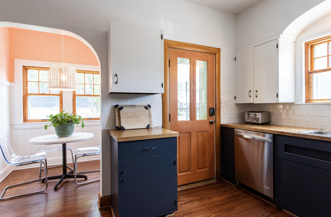 Full Kitchen  *New Appliances *Kitchen Nook for Additional seating *All Dishware, Pots/Pans, Glassware provided *Keurig Duo with starter coffee provided.