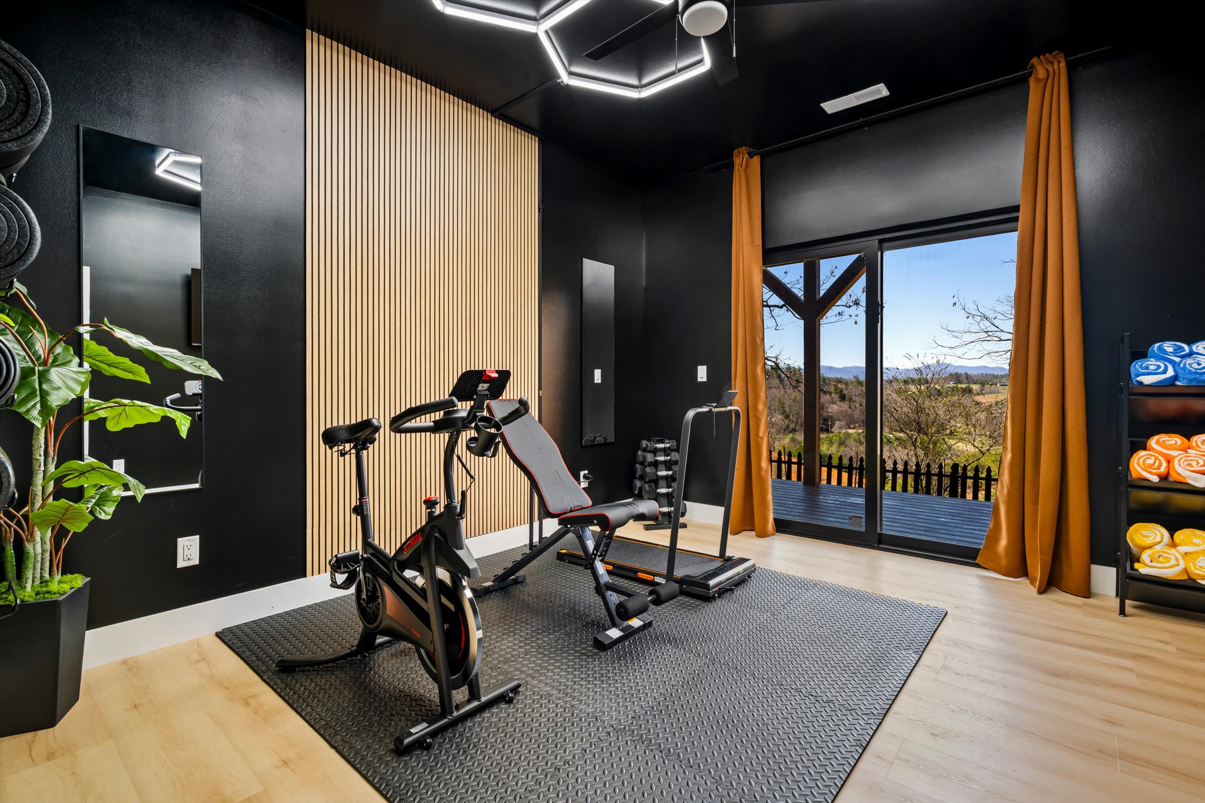 {Fitness + Yoga Room}
Morning workouts with natural light and mountain views — a simple way to start the day feeling good before it all begins again.