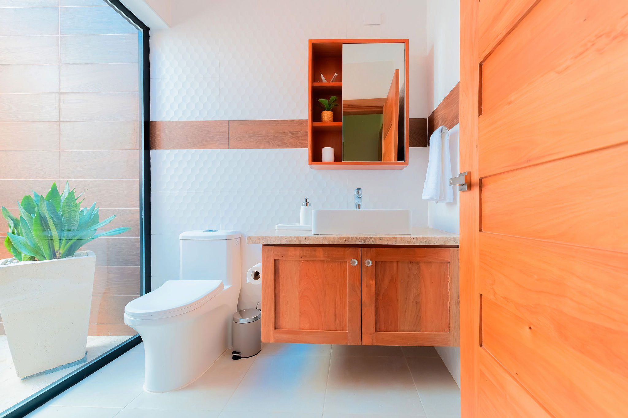 Main Bedroom ensuite bath