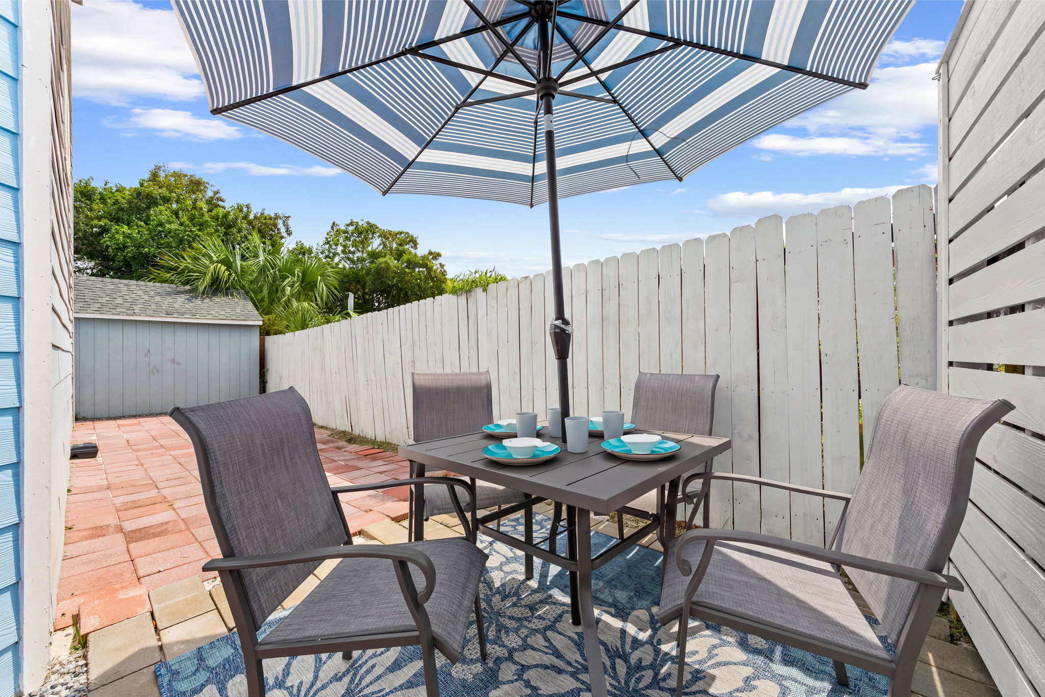 Dine outside in the backyard!