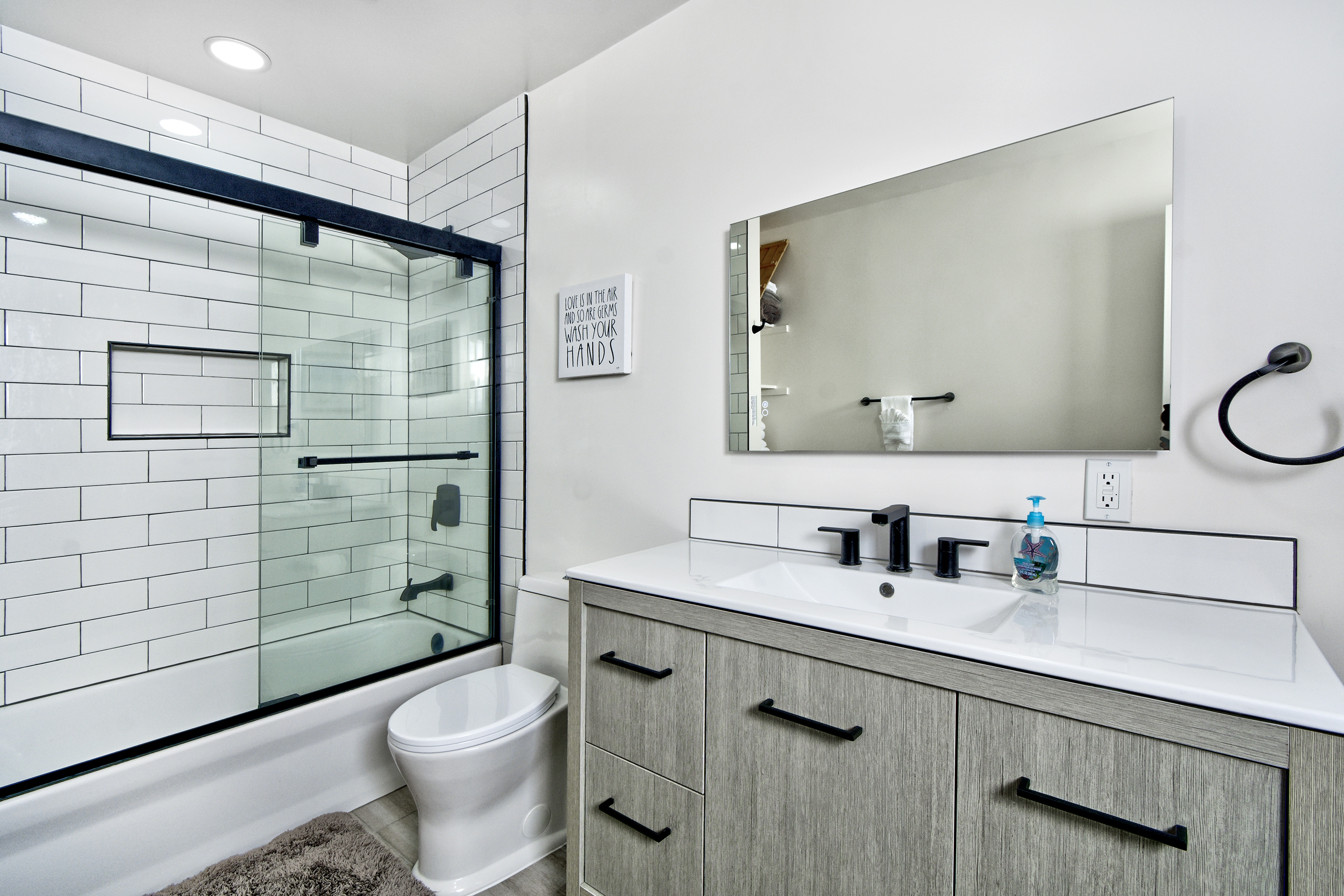 14-1362-shortridge-unit-a-bathroom-glass-shower-and-fixtures