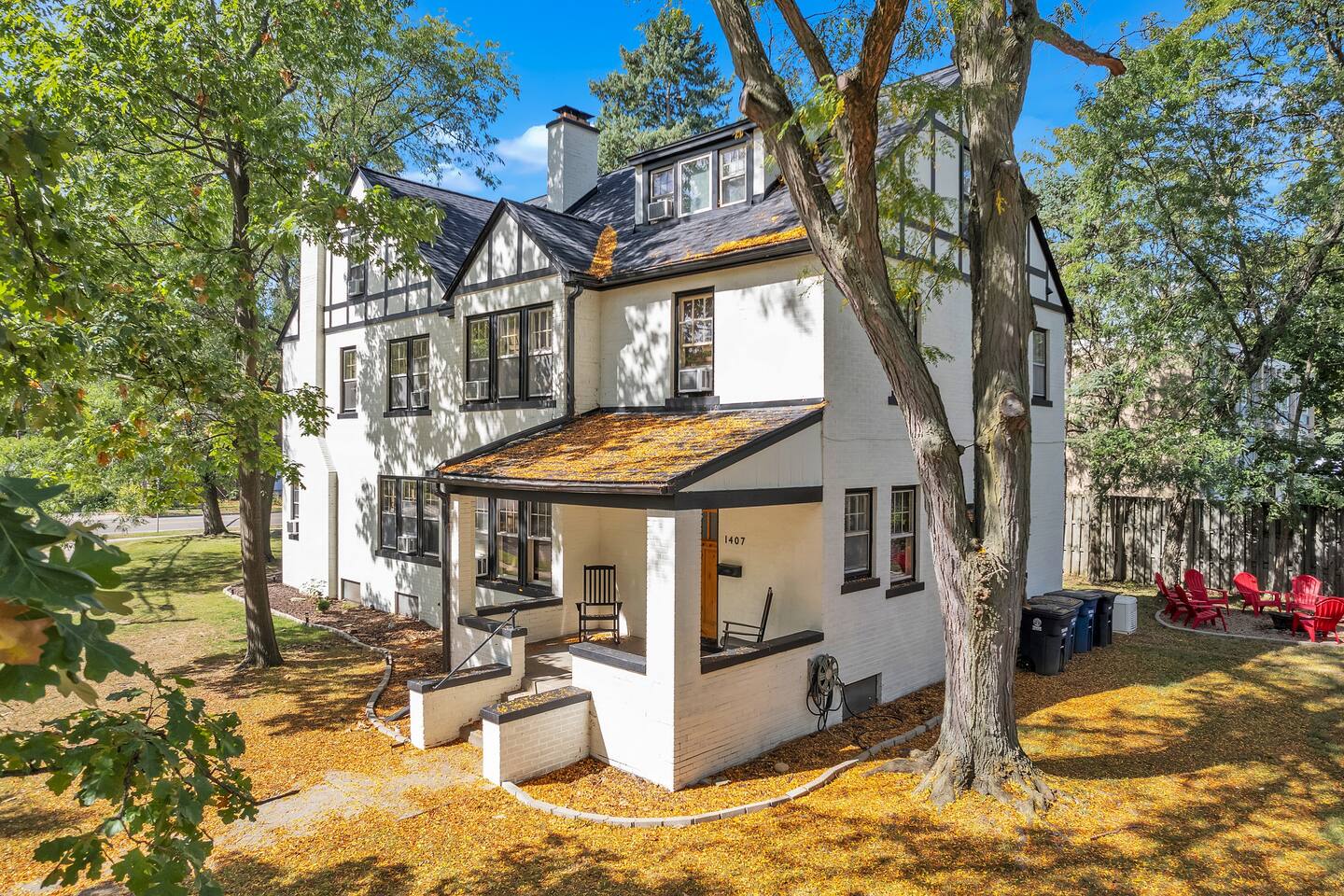 Beautiful Modern home in a walkable neighborhood, close to everything